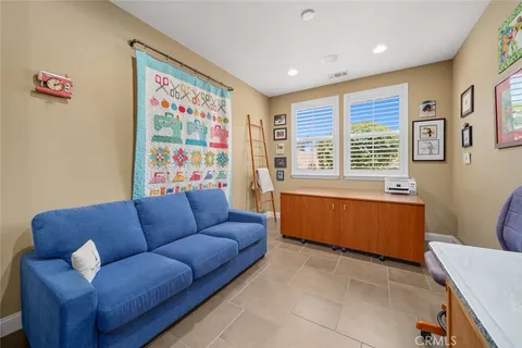 a picture of a very nice looking building