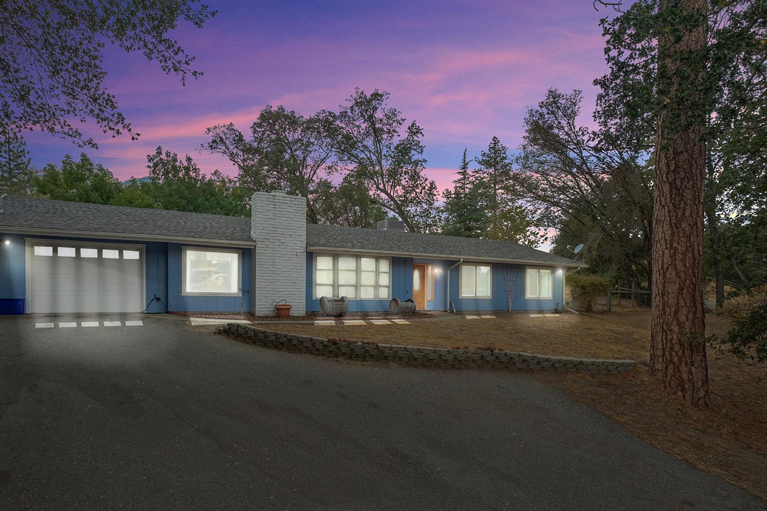 48844 Rock Point Road Oakhurst, CA 93644 - Photo 1 of 24 Gallery Image 1
