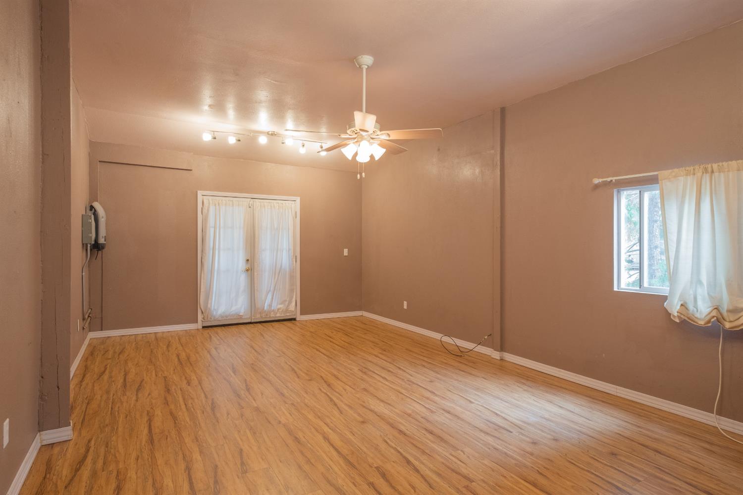 48844 Rock Point Road Oakhurst, CA 93644 - Photo 10 of 24 Gallery Image 10
