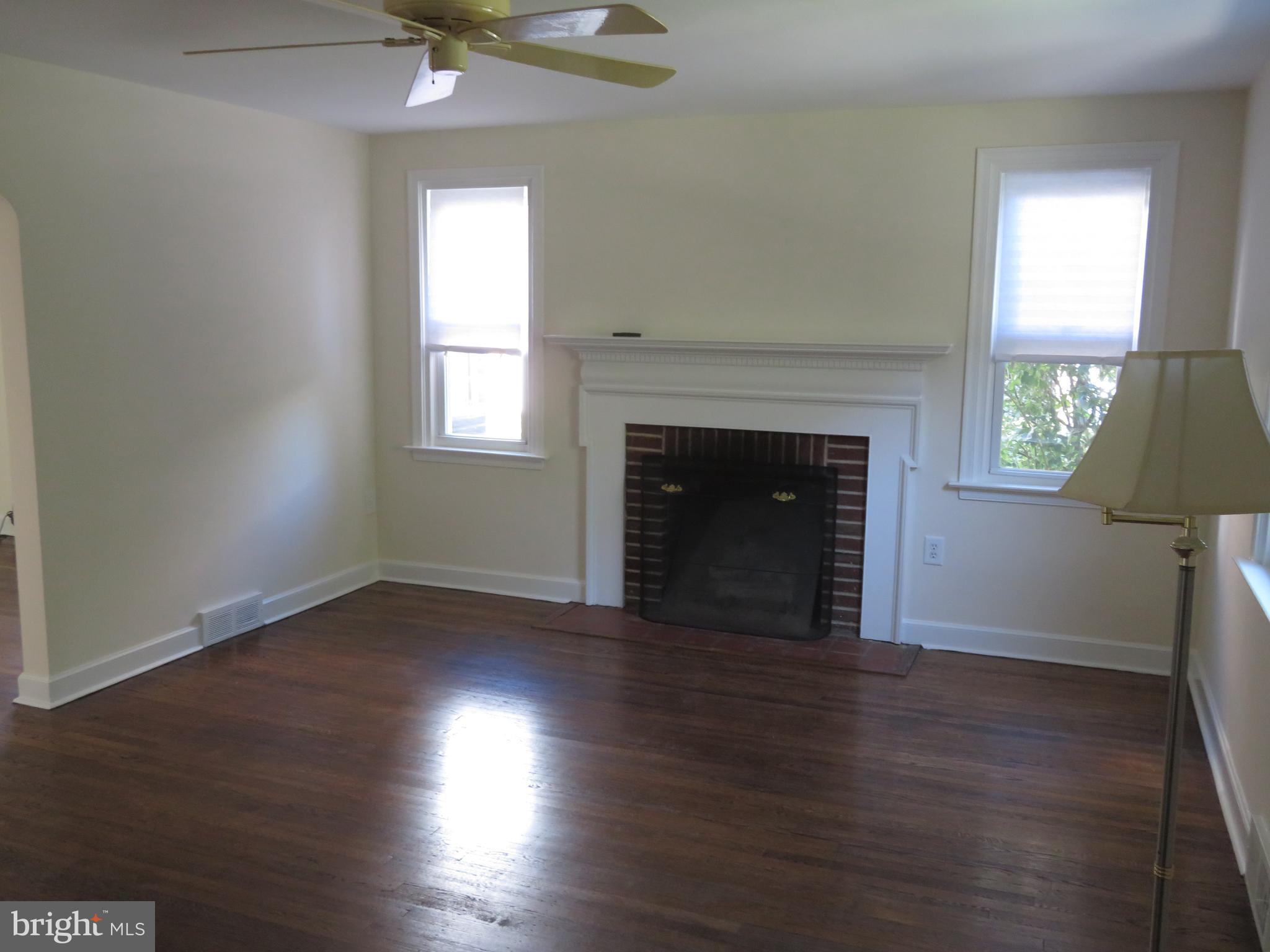 132 Parkview Road Cheltenham, PA 19012 - Photo 6 of 16 Living room