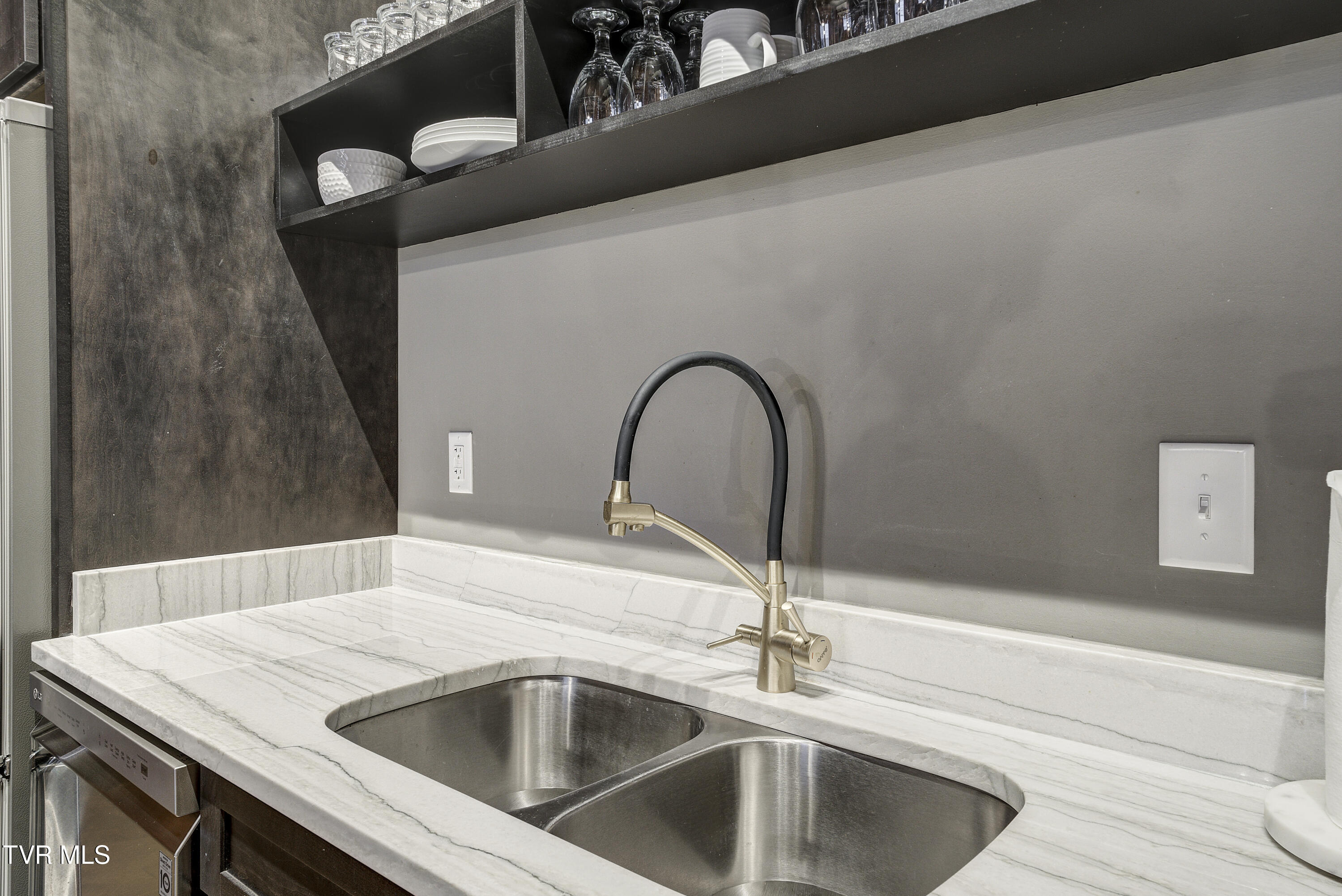 809 State Street, Unit 302 Bristol, VA 24201 - Photo 13 of 44 Cove1-45