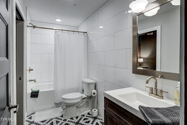 $2,750 | 809 State Street, Unit 302, Bristol, VA 24201