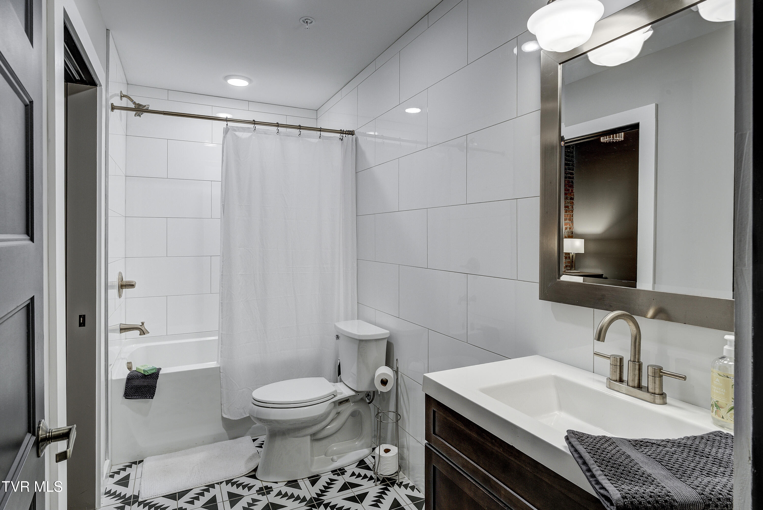 809 State Street, Unit 302 Bristol, VA 24201 - Photo 20 of 44 Cove1-17