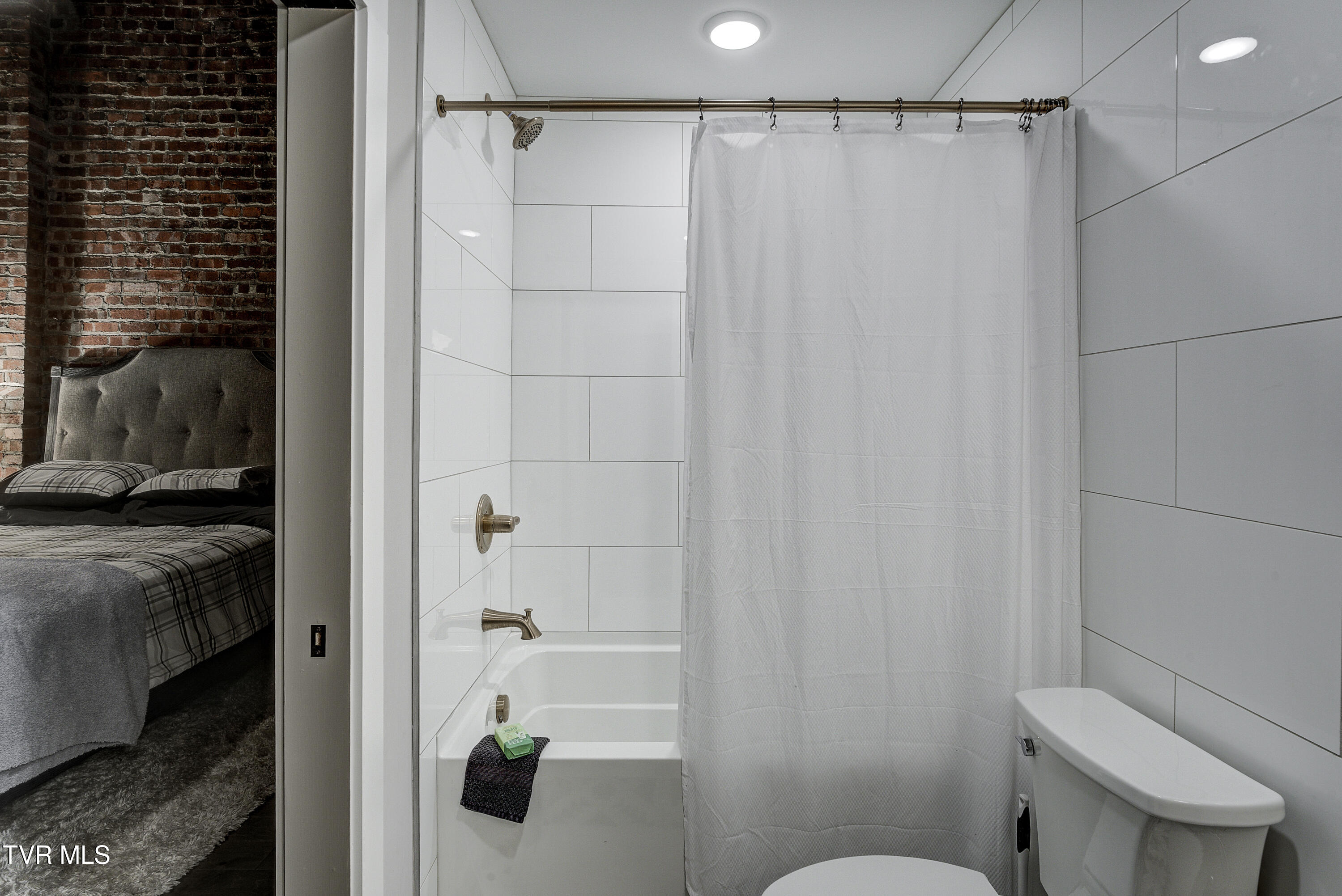 809 State Street, Unit 302 Bristol, VA 24201 - Photo 21 of 44 Cove1-18
