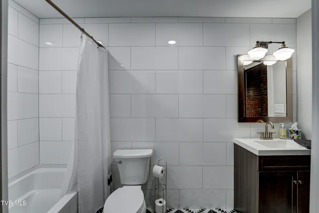 $2,750 | 809 State Street, Unit 302, Bristol, VA 24201