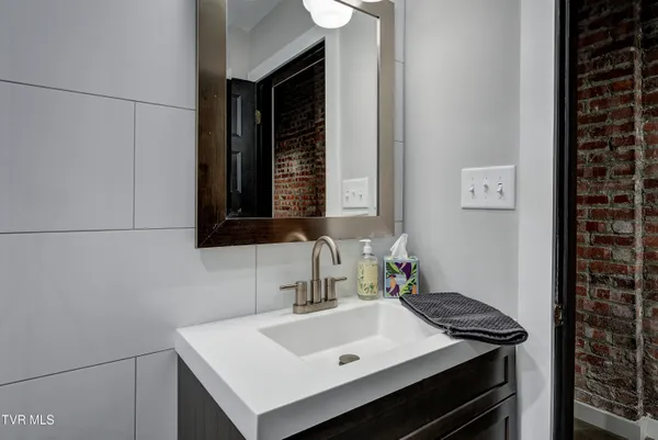 $2,750 | 809 State Street, Unit 302, Bristol, VA 24201