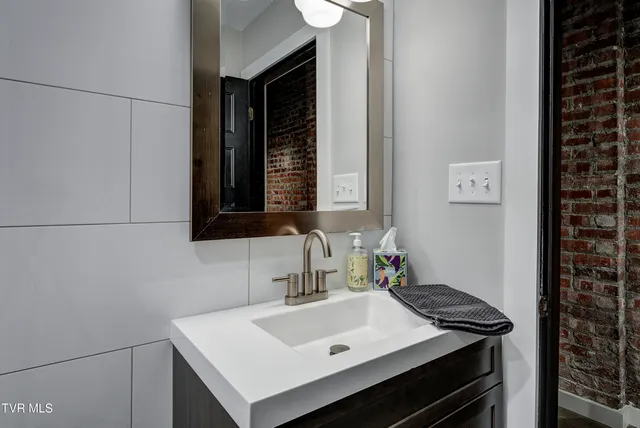 $2,750 | 809 State Street, Unit 302, Bristol, VA 24201