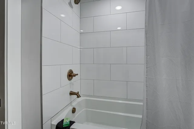 $2,750 | 809 State Street, Unit 302, Bristol, VA 24201