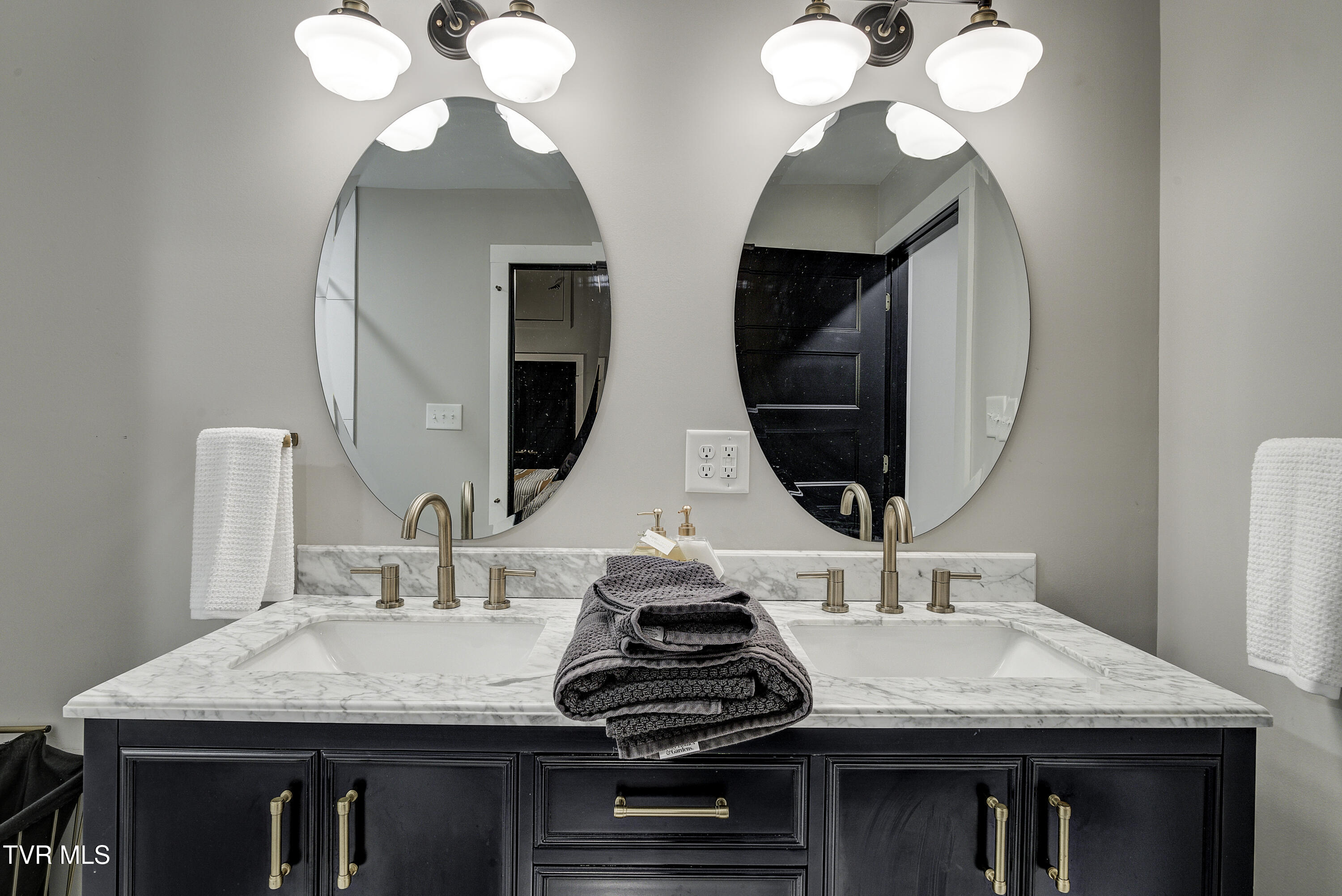 809 State Street, Unit 302 Bristol, VA 24201 - Photo 41 of 44 Cove1-38