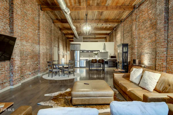 $2,750 | 809 State Street, Unit 302, Bristol, VA 24201