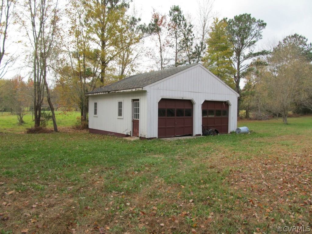 9011 Beach Road Chesterfield, VA 23838 - Photo 6 of 16 a view of a backyard with large trees