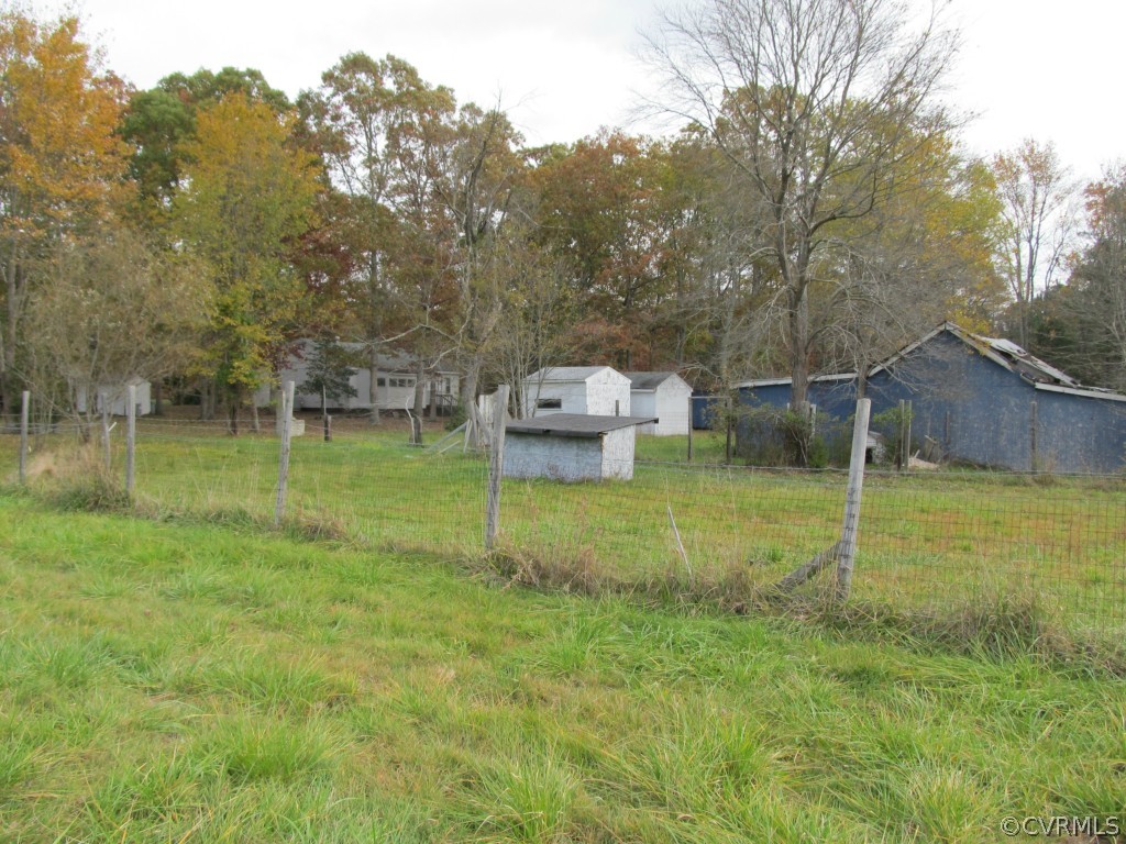 9011 Beach Road Chesterfield, VA 23838 - Photo 9 of 16 a backyard of a house with lots of green space