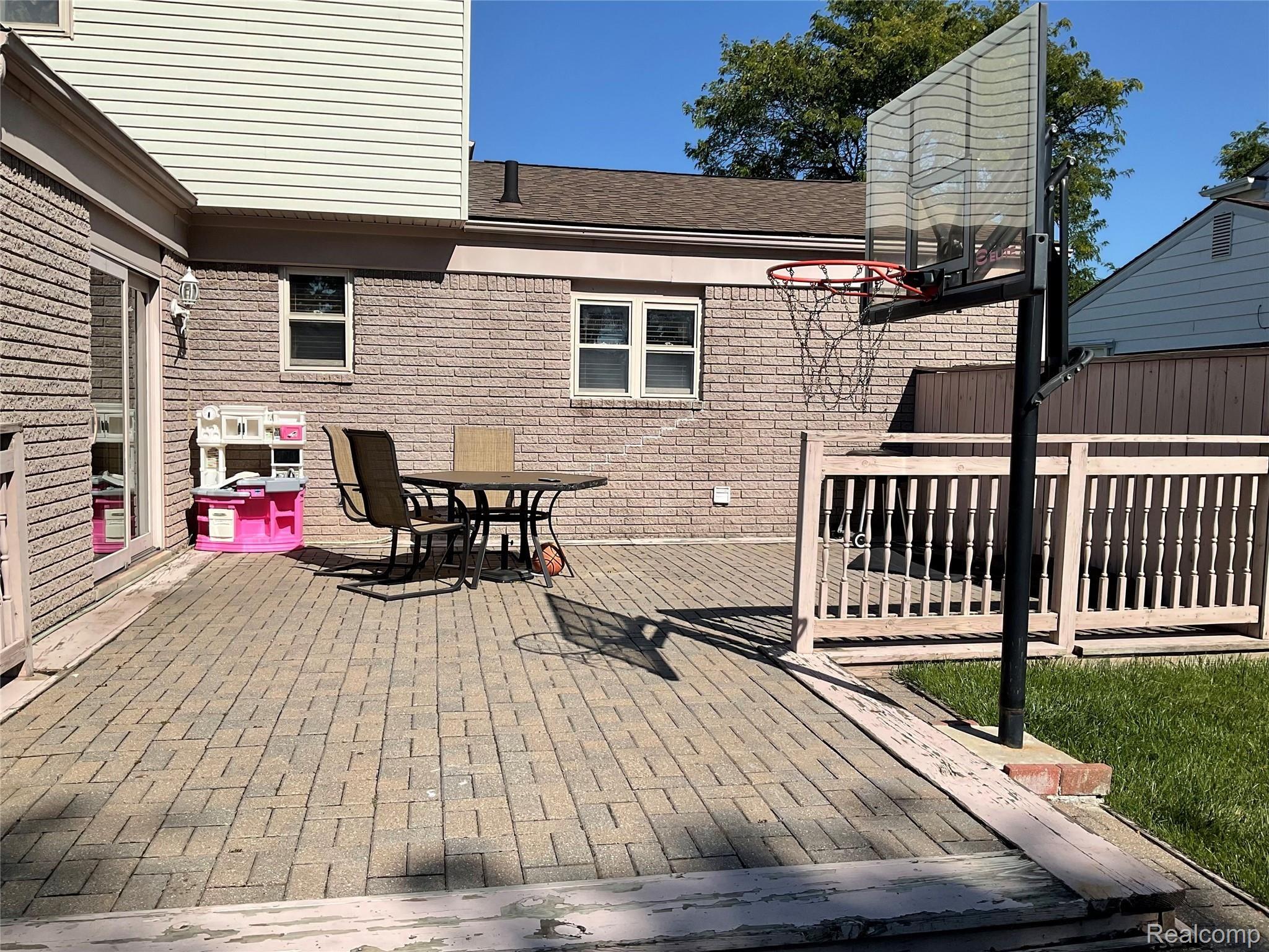 3142 Elmcrest Road Sterling Heights, MI 48310 - Photo 32 of 41 4E25E3EC-EBD9-4B5D-9419-423E0D353BD5.jpeg