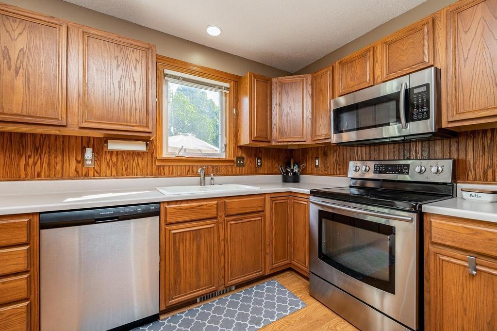 7224 Summerland Ridge Road Northeast Cedar Rapids, IA 52402 - Photo 11 of 48 Gallery Image 11