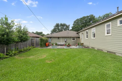 $835,000 | 2210 Chantilly Lane, Houston, TX 77018