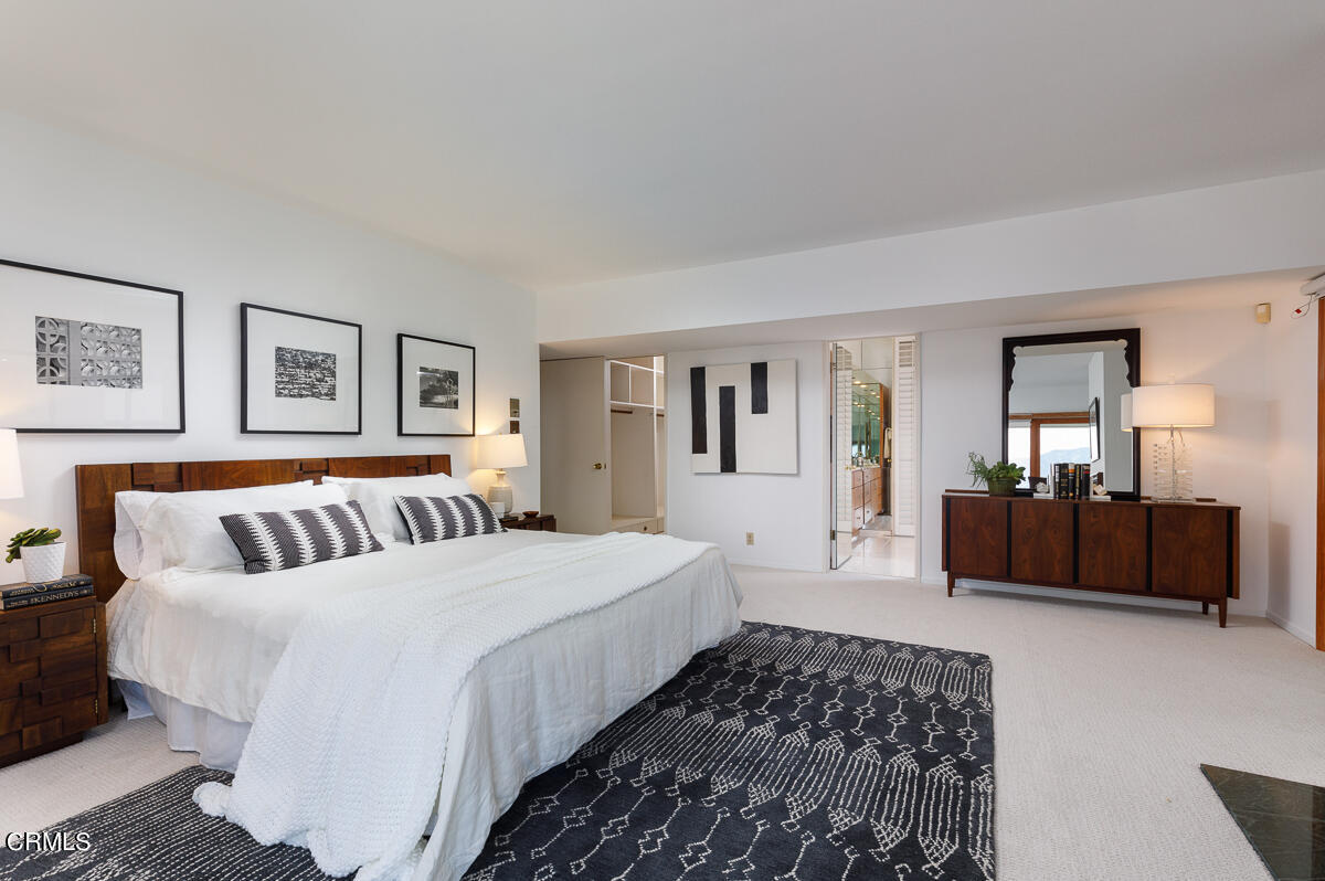 775 Panorama Place Pasadena, CA 91105 - Photo 34 of 62 a bedroom with double bed and a couch