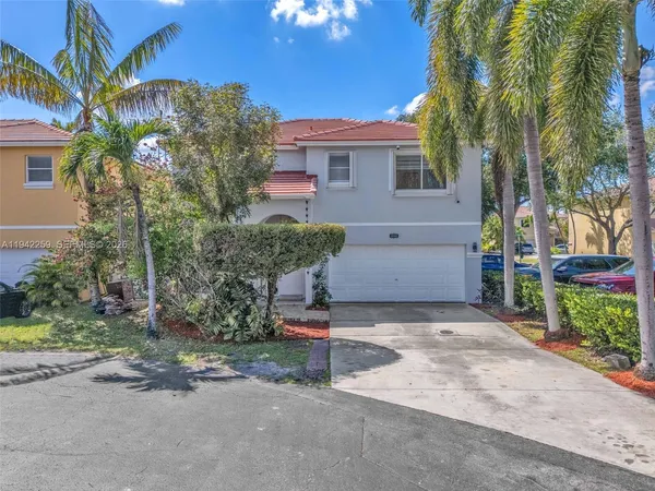 $4,200 | 300 Southwest 100th Avenue, Pembroke Pines, FL 33025