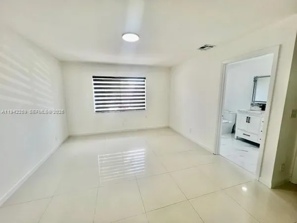 $4,200 | 300 Southwest 100th Avenue, Pembroke Pines, FL 33025