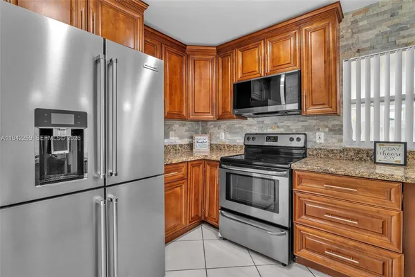 $4,200 | 300 Southwest 100th Avenue, Pembroke Pines, FL 33025