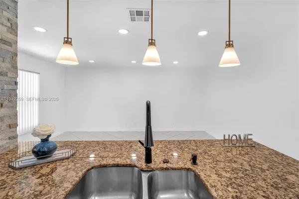 $4,200 | 300 Southwest 100th Avenue, Pembroke Pines, FL 33025