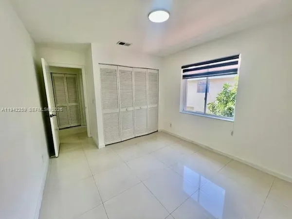 $4,200 | 300 Southwest 100th Avenue, Pembroke Pines, FL 33025