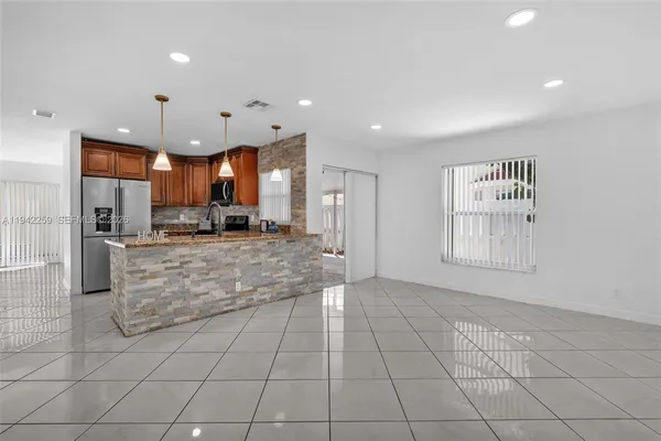 $4,200 | 300 Southwest 100th Avenue, Pembroke Pines, FL 33025