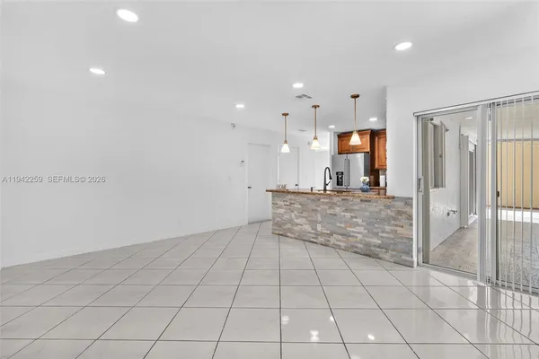 $4,200 | 300 Southwest 100th Avenue, Pembroke Pines, FL 33025