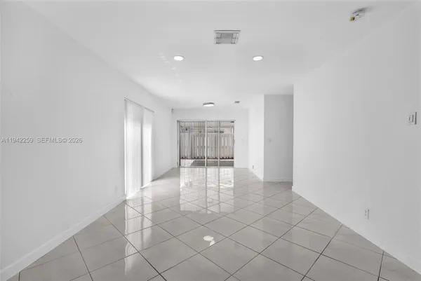 $4,200 | 300 Southwest 100th Avenue, Pembroke Pines, FL 33025