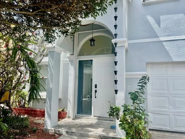 $4,200 | 300 Southwest 100th Avenue, Pembroke Pines, FL 33025