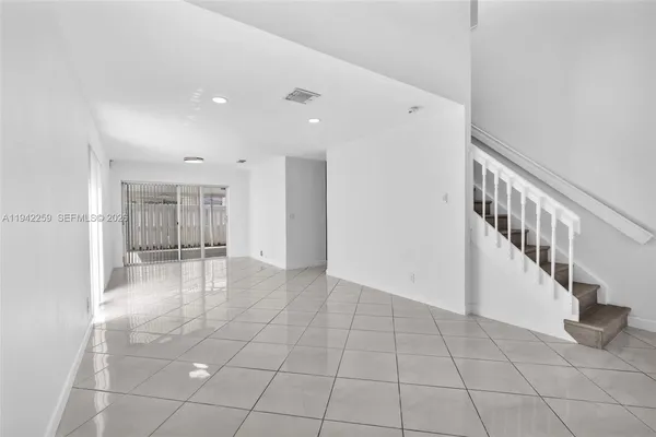 $4,200 | 300 Southwest 100th Avenue, Pembroke Pines, FL 33025