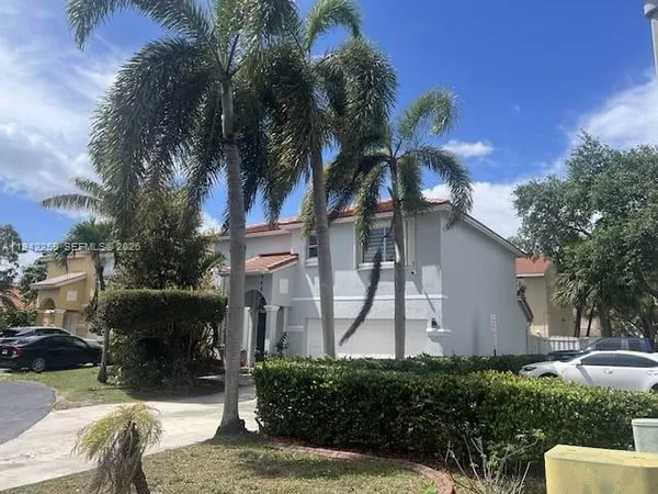 $4,200 | 300 Southwest 100th Avenue, Pembroke Pines, FL 33025