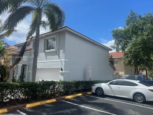 $4,200 | 300 Southwest 100th Avenue, Pembroke Pines, FL 33025