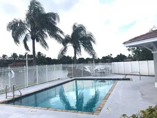 $4,200 | 300 Southwest 100th Avenue, Pembroke Pines, FL 33025