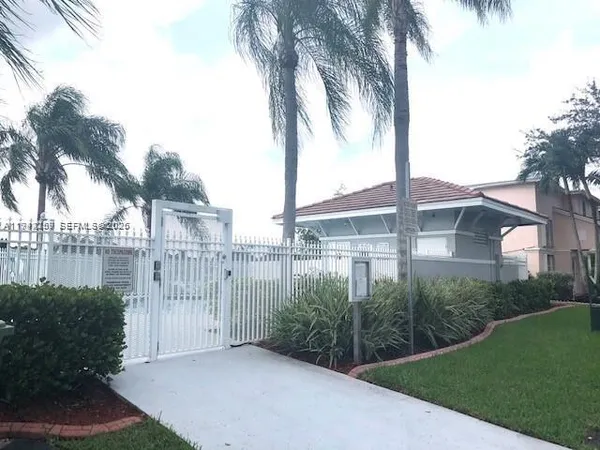 $4,200 | 300 Southwest 100th Avenue, Pembroke Pines, FL 33025