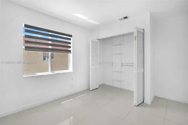 $4,200 | 300 Southwest 100th Avenue, Pembroke Pines, FL 33025