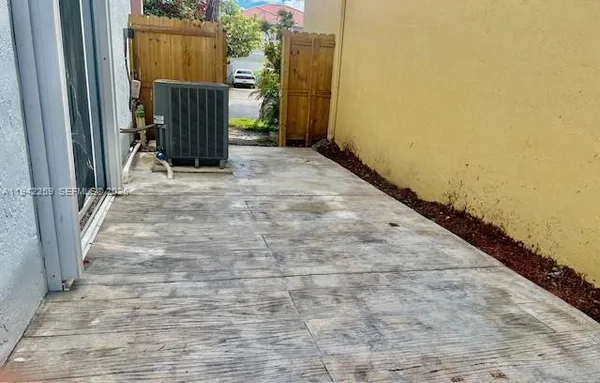 $4,200 | 300 Southwest 100th Avenue, Pembroke Pines, FL 33025