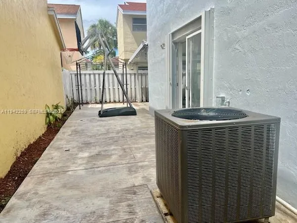 $4,200 | 300 Southwest 100th Avenue, Pembroke Pines, FL 33025