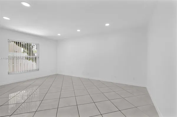 $4,200 | 300 Southwest 100th Avenue, Pembroke Pines, FL 33025