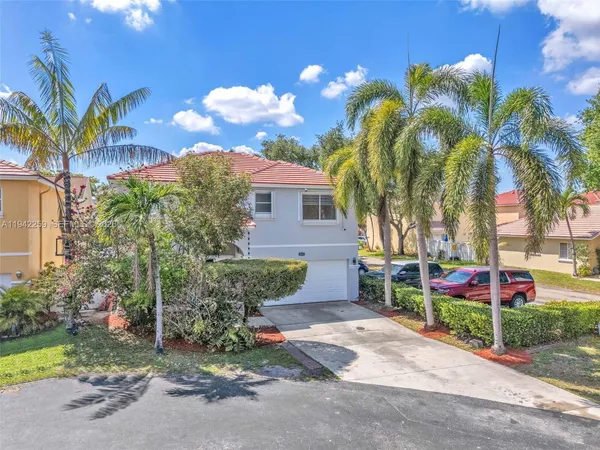 $4,200 | 300 Southwest 100th Avenue, Pembroke Pines, FL 33025