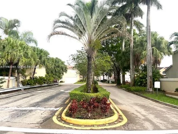 $4,200 | 300 Southwest 100th Avenue, Pembroke Pines, FL 33025