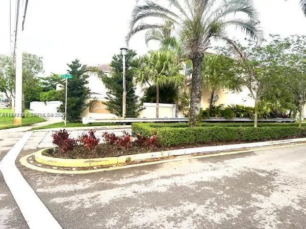 $4,200 | 300 Southwest 100th Avenue, Pembroke Pines, FL 33025