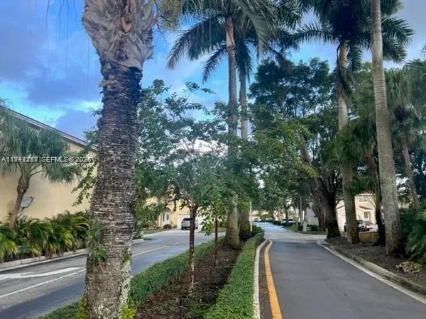 $4,200 | 300 Southwest 100th Avenue, Pembroke Pines, FL 33025