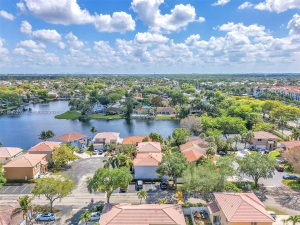 $4,200 | 300 Southwest 100th Avenue, Pembroke Pines, FL 33025