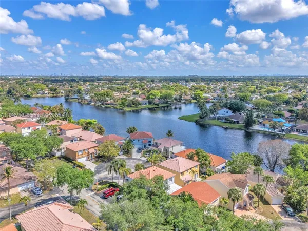 $4,200 | 300 Southwest 100th Avenue, Pembroke Pines, FL 33025