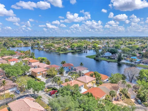 $4,200 | 300 Southwest 100th Avenue, Pembroke Pines, FL 33025