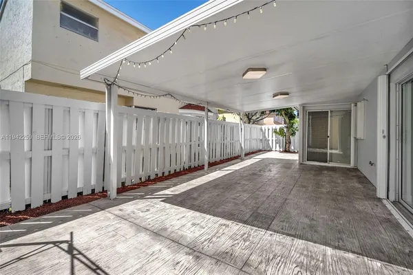 $4,200 | 300 Southwest 100th Avenue, Pembroke Pines, FL 33025