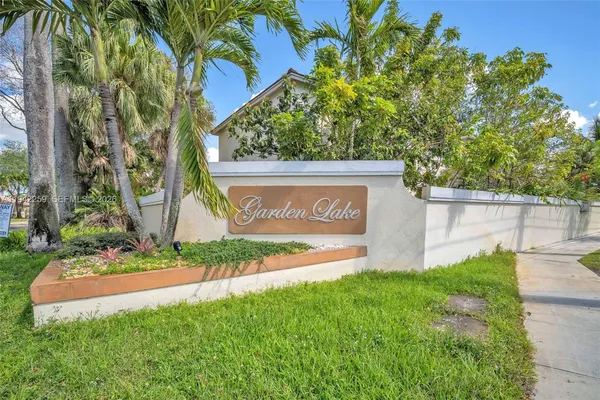 $4,200 | 300 Southwest 100th Avenue, Pembroke Pines, FL 33025