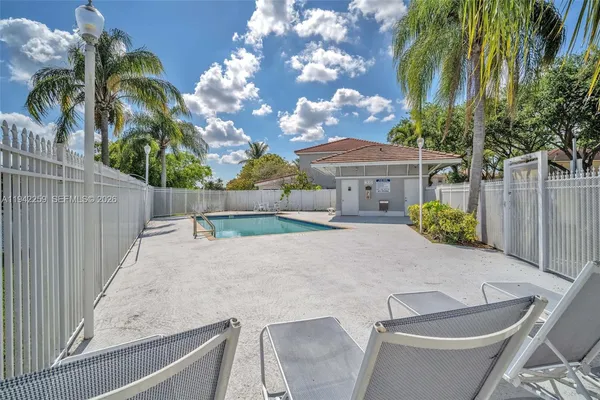 $4,200 | 300 Southwest 100th Avenue, Pembroke Pines, FL 33025