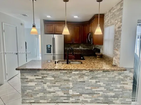 $4,200 | 300 Southwest 100th Avenue, Pembroke Pines, FL 33025