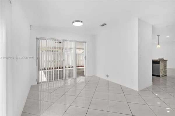 $4,200 | 300 Southwest 100th Avenue, Pembroke Pines, FL 33025